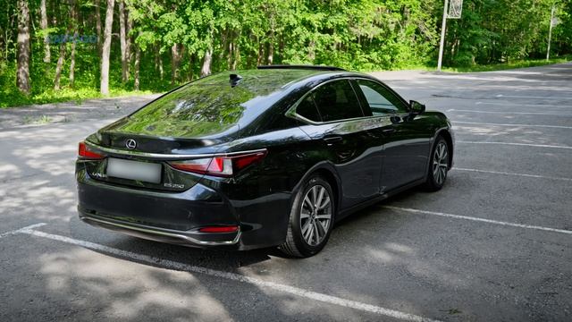 Lexus ES 250 - спокойная роскошь без лишнего шума