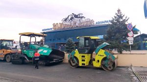 Процесс дорожных работ включающий использование специализированной техники