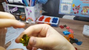 достаю фигурки из эпоксидной смолы