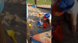 ИГРА В ПЕСОЧНИЦЕ