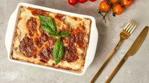 Мусака с соусом бешамель