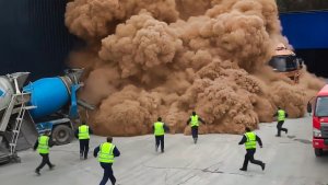 САМЫЕ НЕЛЕПЫЕ ОШИБКИ РАБОЧИХ, СНЯТЫЕ НА КАМЕРУ