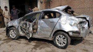 Пакистанские мастера восстанавливают Honda City после серьезной аварии. Ремонт в Пакистане