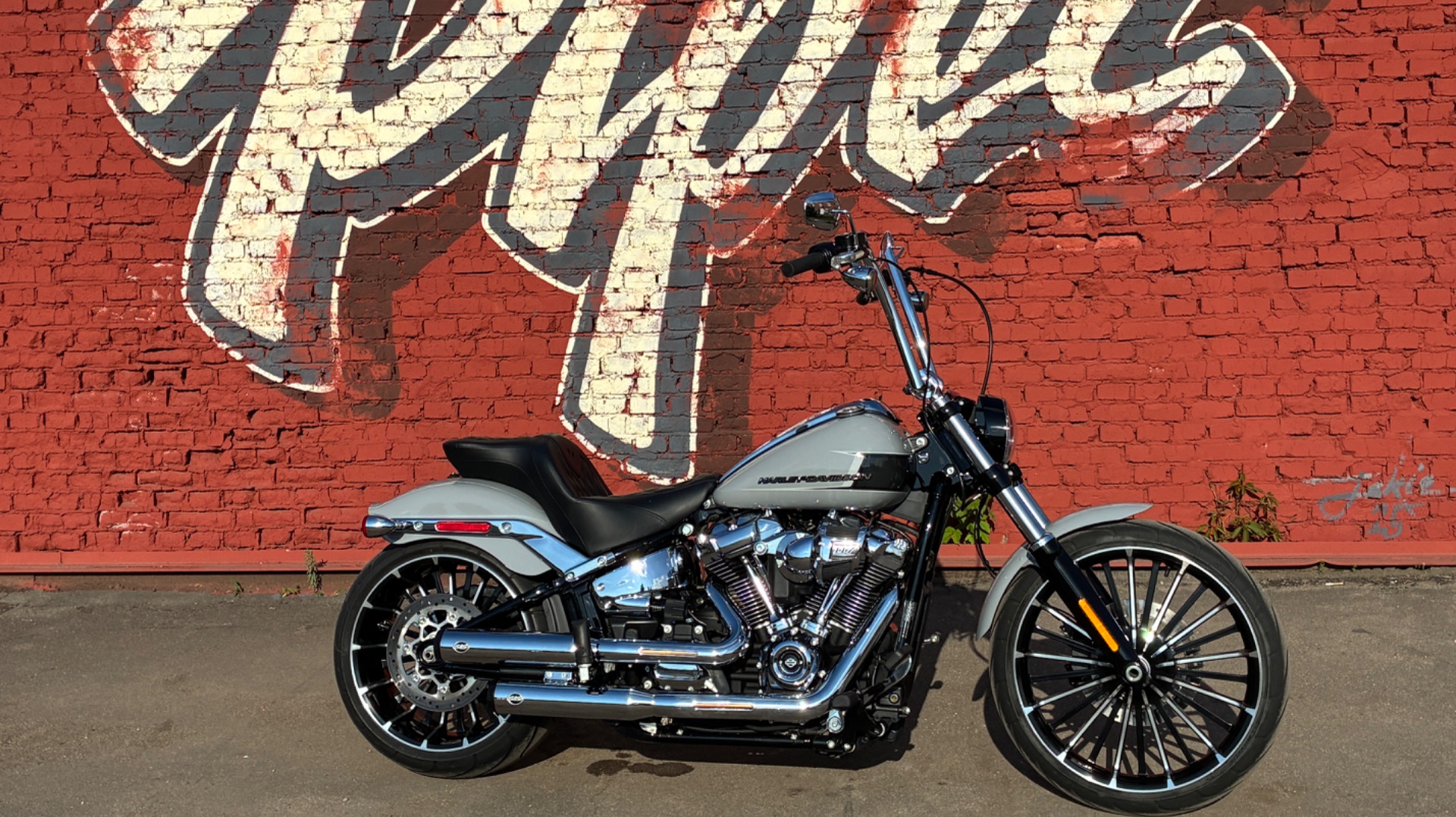 Harley_Davidson_Breakout_117_FXBR_S&S_Grand_National