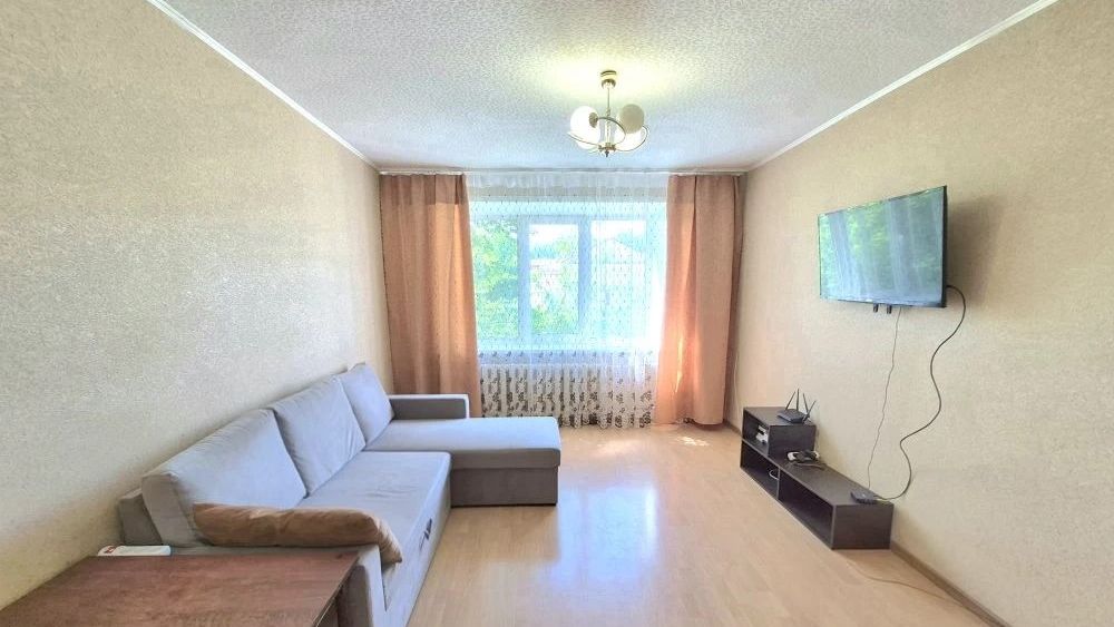 В продаже 2-комнатная квартира на Силикатной, 26. Уютная «вторичка» с ремонтом и техникой!