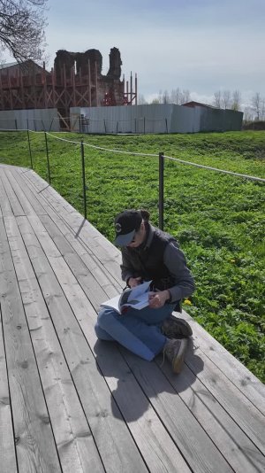 Крепость Копо́рье расположена в 12 км к югу от побережья Финского залива 13.05.2026
