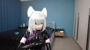 Кигуруми-кошкодевка и ее новое латексное платье.