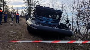 Кадры опрокинувшейся на Байкале аэролодки показало МЧС.