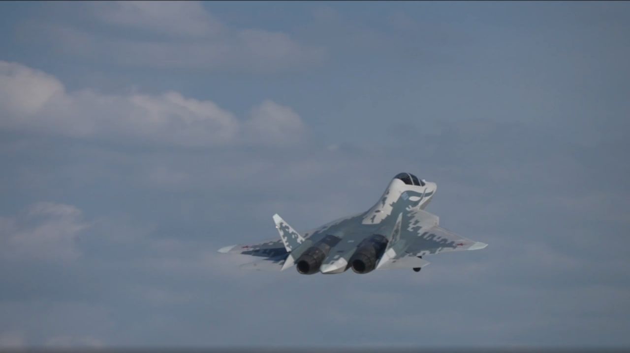 Двухместный истребитель Су-57 впервые поднялся в небо