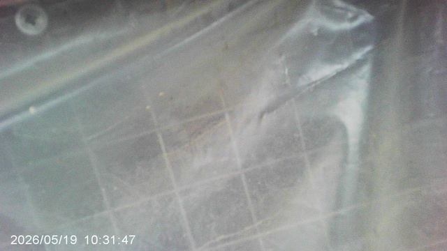 Отрываю конструкционную рейку с помощью тыльного гвоздодёра молотка