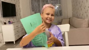 Алиса ДЕЛАЕТ УРОКИ после школы! Домашнее задание по математике и русскому языку! Алиса учит стих!