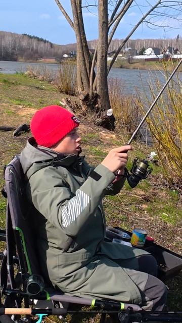 Клюнул как щука, на падении😮#рыбалка #поклевка #карп #carpfishing #трофей #фидернаяловля #карась