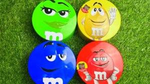 Удовольствие на несколько минут:  Радужные ванночки с конфетами M&M's и волшебной слизью