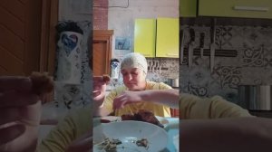 Марина Краюшкина. Приехали с работы, кушаем жареного карпа 🐟