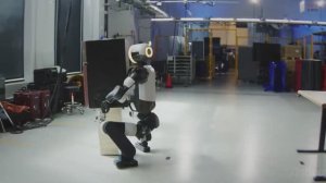 Робот Atlas оказался сильнее, чем ожидалось!💪💥✔