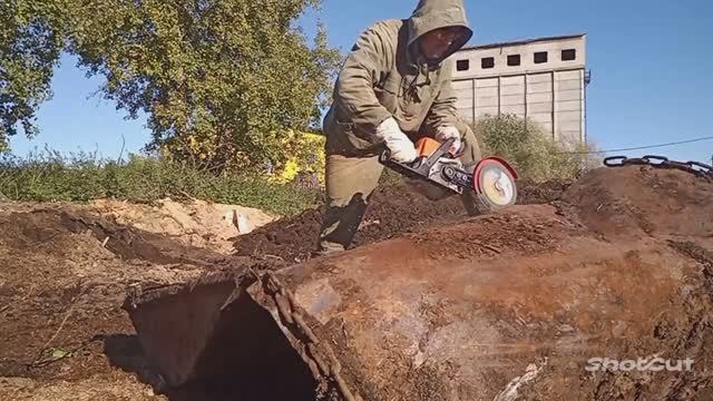 Пилю бадью бензорезом на металл_Трактор мне в помощь #КопМеталлавлесу #металлокоп