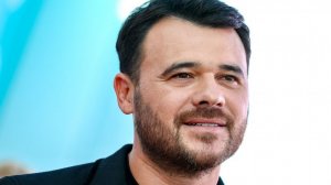Стройка вместо мультиков: как певец Эмин воспитывает своих детей