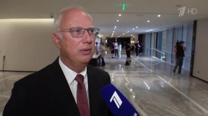 Российского президента в Пекине сопровождает представительная делегация.