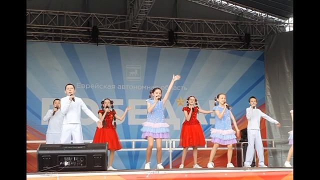 Победа глазами детей. Песня 