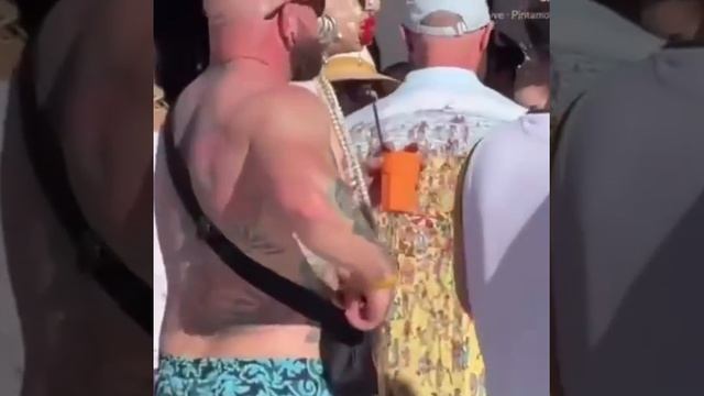 В море ветер, в море бури.. 🤣