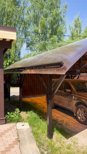 Простой, надёжный и красивый навес для машины