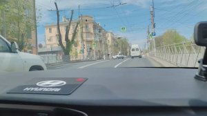Обучение вождению с Юлей. Третий день занятий. Учимся трогаться и останавливаться на подъеме