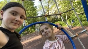 ГУЛЯЕМ НА ПЛОЩАДКЕ С ДЖИ УТЁНКОМ !!! просто чо-то делаем