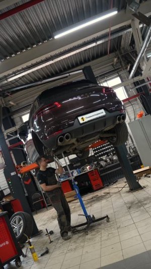 Ремонт пневмоподвески на Porsche Macan