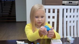 КОТЯТА в КОРОБКЕ у Алисы !!! Мими Лисса видео для детей !
