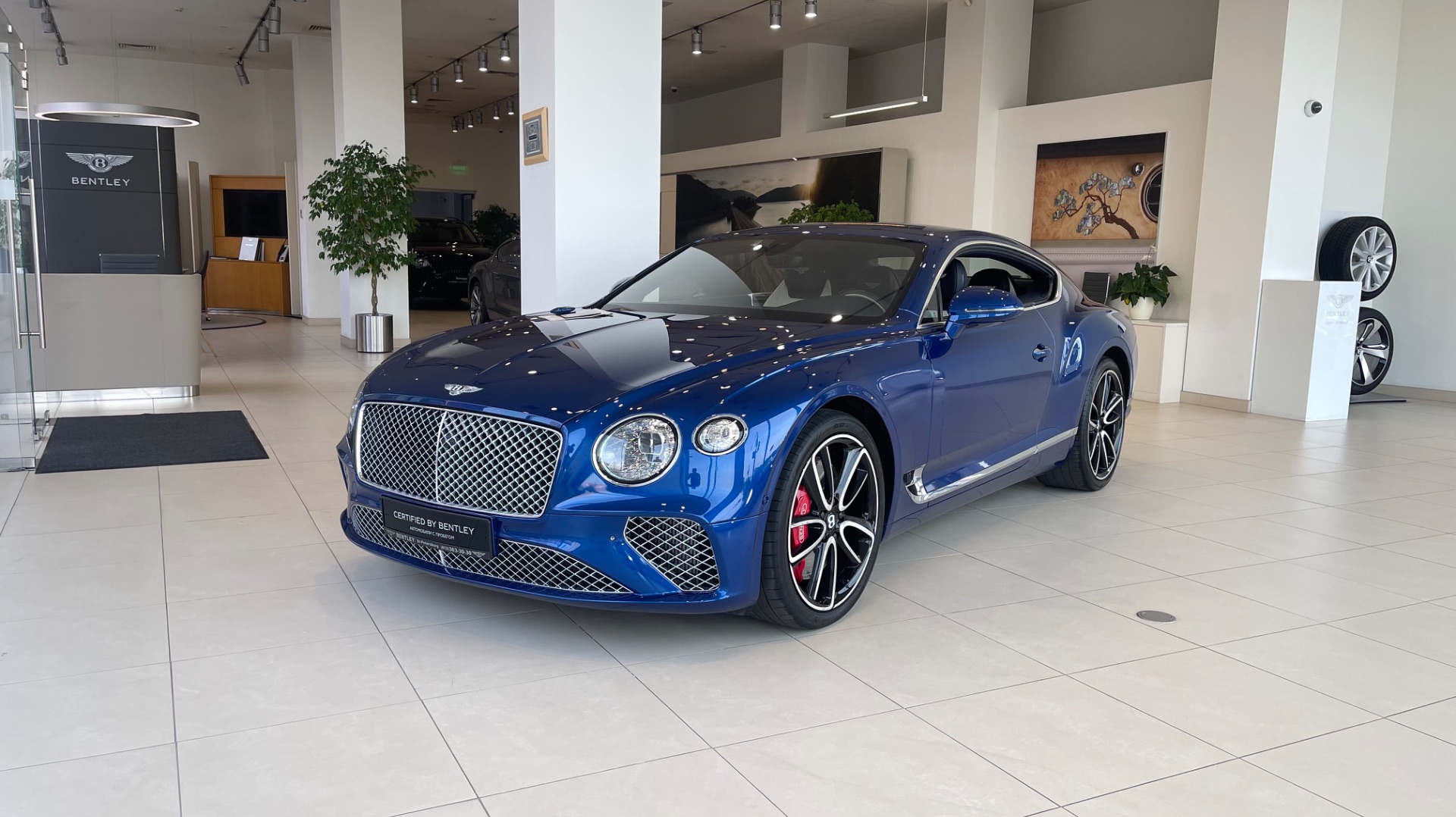 Купить Bentley Continental GT W12 Mulliner Цвет кузова - Sequin Blue