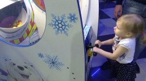 Алиса в парке развлечений для детей Фёрби и Большой киндер Entertainment for kids New toys