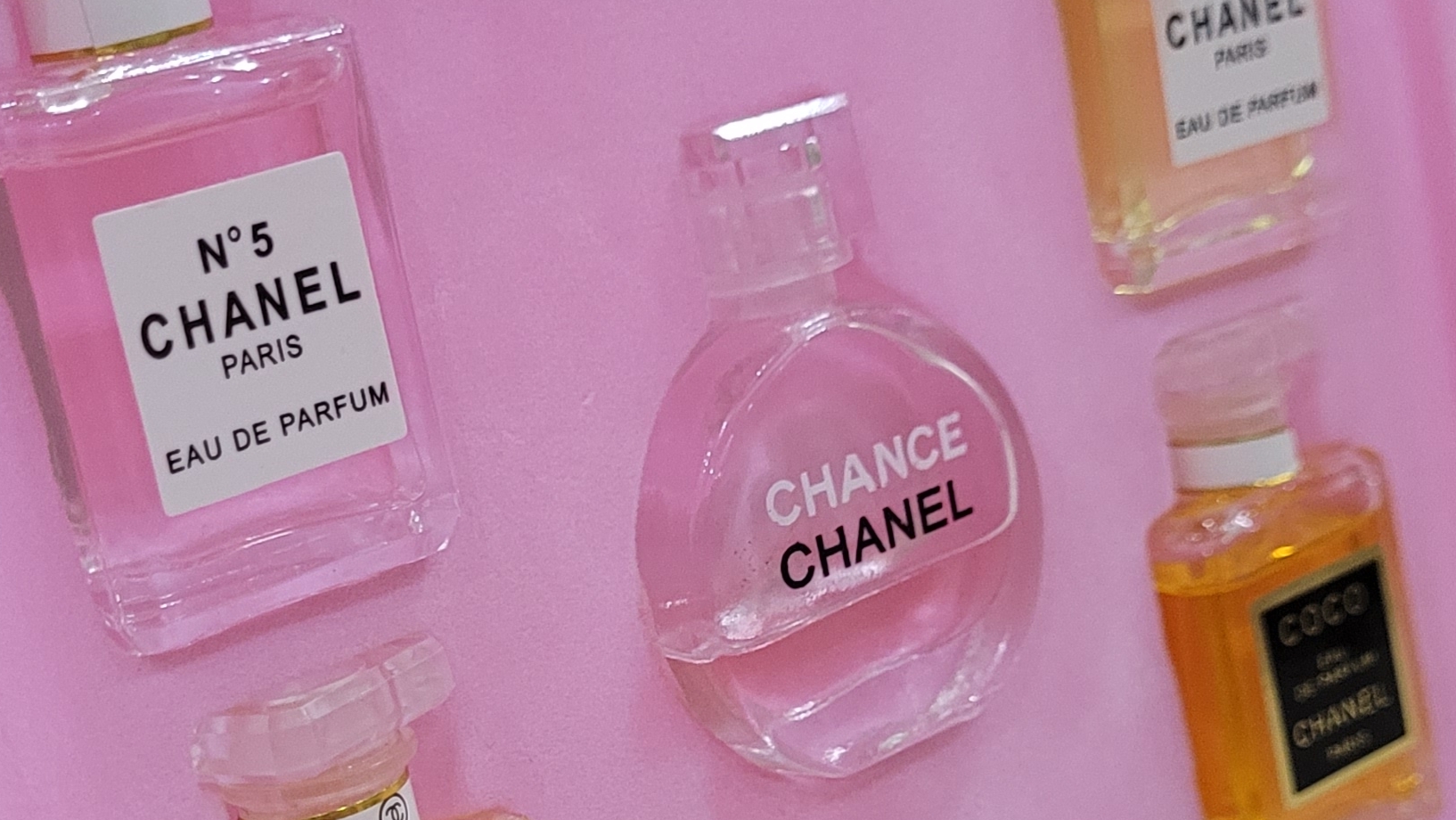 Купила на Озон подарочный набор в котором 5 пробников духов Chanel.