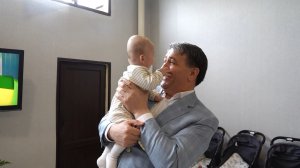 Глава города поздравил семью Салиховых с рождением тройни