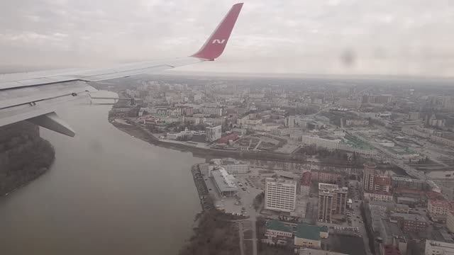 Омск: посадка над городом