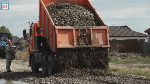 Коммунальщики отсыпали дорогу на улице Ираиды Барашковой в Абакане -её повредили грунтовые воды