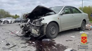 В Кемерове сотрудники полиции устанавливают обстоятельства ДТП, в котором погиб один человек