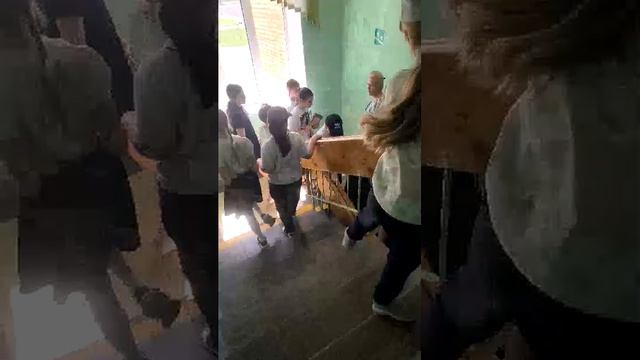 идём от школы в библиотеку