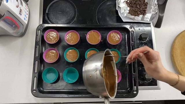 Готовлю шоколадные кексики