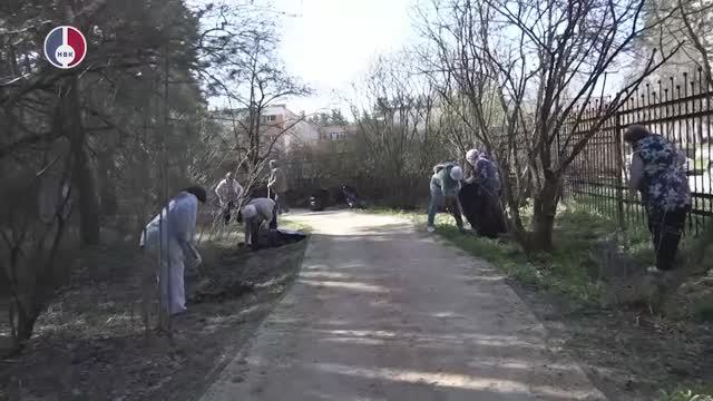 Субботник представителей Новоуральского совета ветеранов