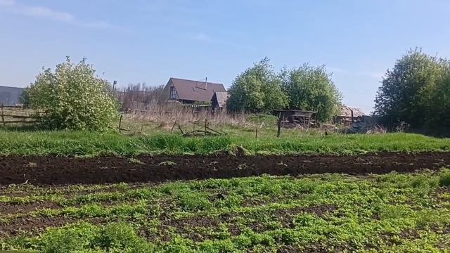 Пашем самодельным трактором