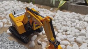Полицейский внедорожник 6x6, трюковая дрифт-машина и экскаватор. Звуки радиоуправляемых моделей.