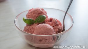 Клубничное мороженое по мотивам английских рецептов