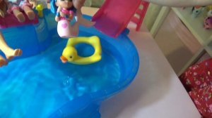 Бассейн Барби играем и купаем кукол Барби и Эви Pool for Barbie play and bathe Barbie dolls and Evi