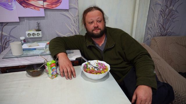 Маму надо слушать! ПЕНСИОНЕРКА УЧИТ СВОЕГО 40-ЛЕТНЕГО СЫНА УМУ РАЗУМУ подвал ильича Семья из далека