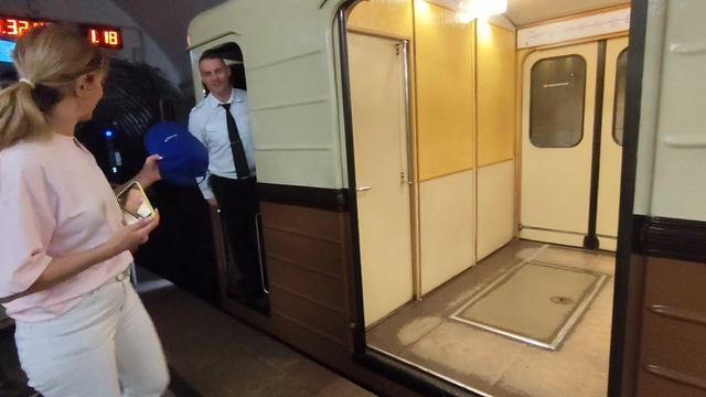 электропоезд 81-717.5А Ретропоезд Сокольники На станции Краснопресненская
