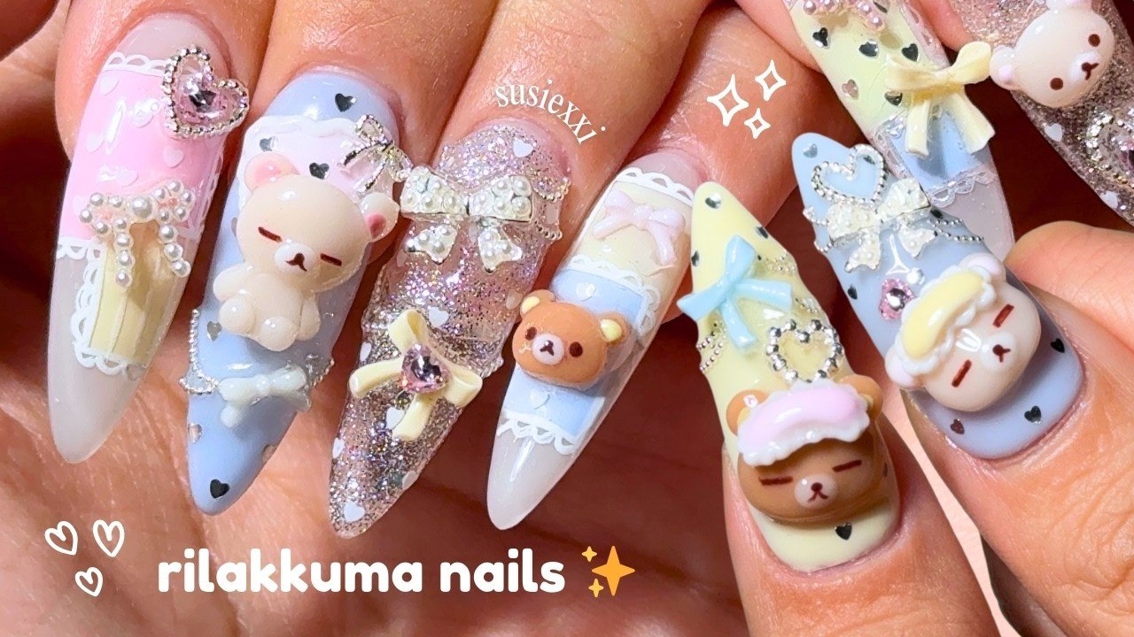 Ногти в стиле спящей Рилаккумы 💙⭐️ подвески ручной работы, гелевое наращивание, ногти в горошек