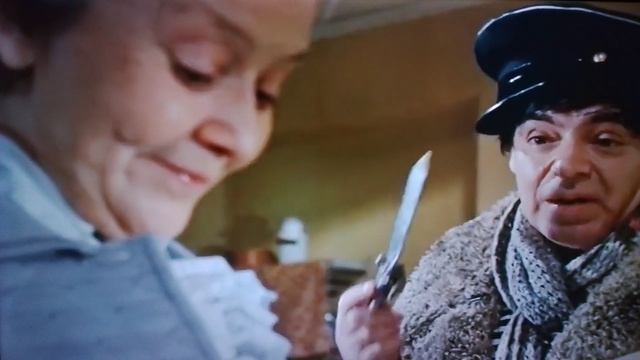 Кадр из фильма комедия начало диалога