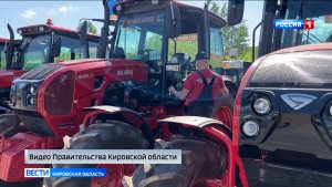 Для дорожников Кировской области закупили еще 13 тракторов