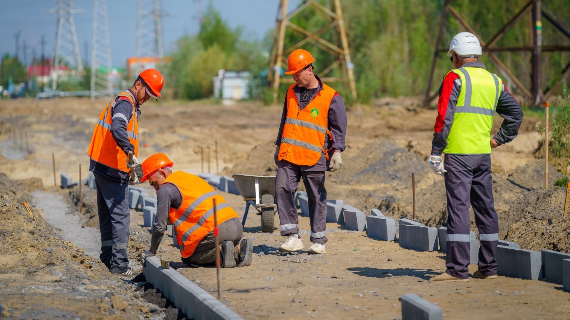 В Октябрьском районе проложат новые тротуары