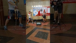Тучи – Иванушки Int. в исп. Правояр и ⁨Серёга²  на Курской в День пионерии